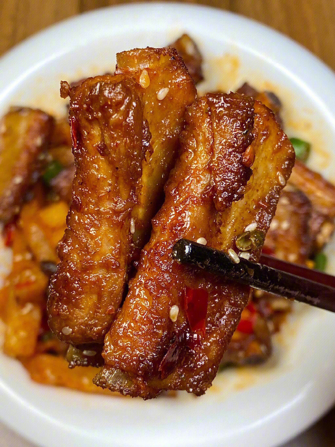 干锅土豆排骨来咯～ 