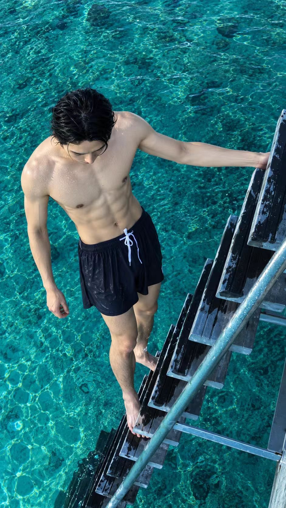 龚俊的腹肌像拿尺子量出来的全世界最权威之腹肌出而现之 ​​​