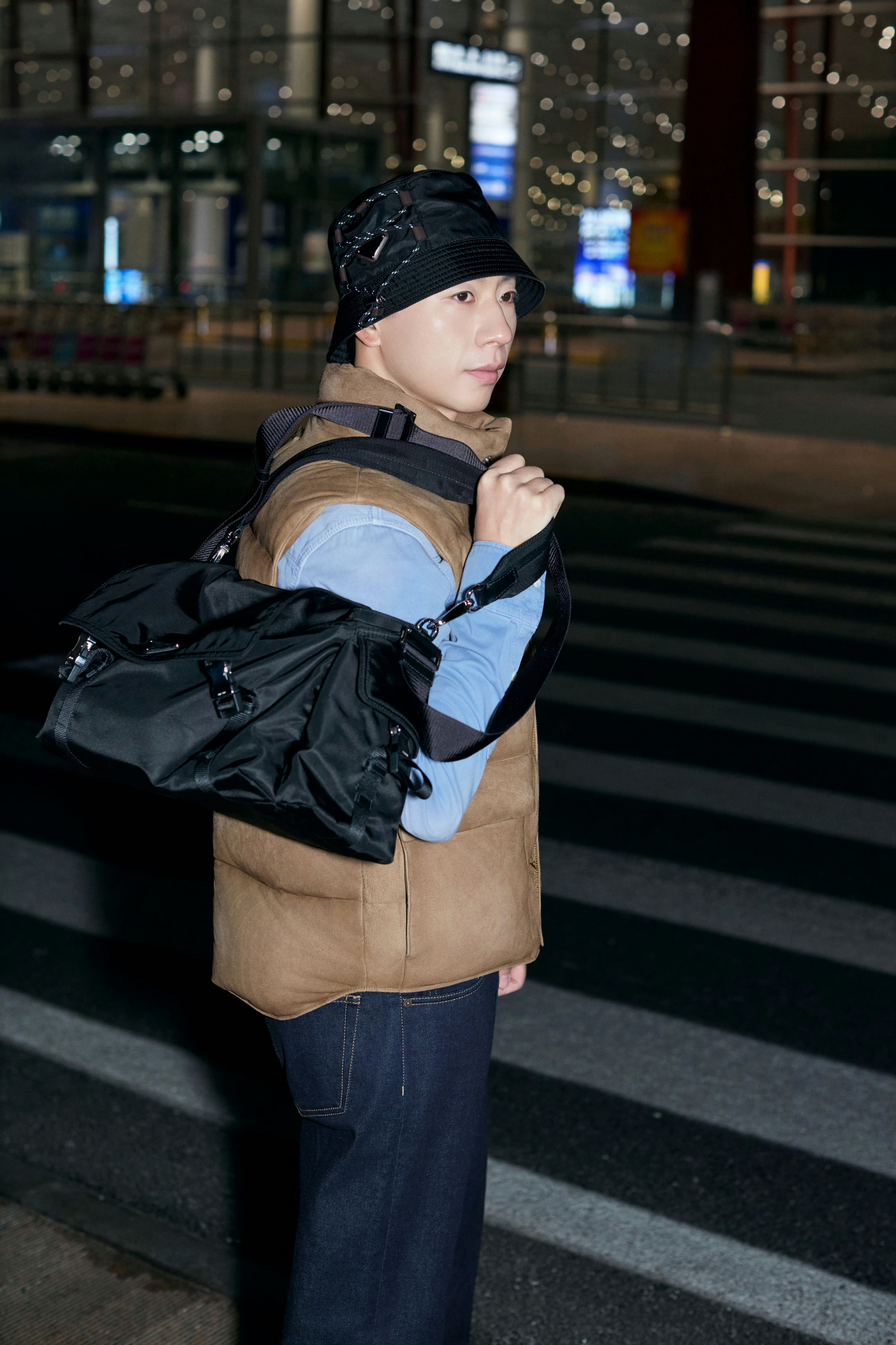 马龙锐意锋芒点亮夜幕 马龙从容街拍 太帅啦一切顺利