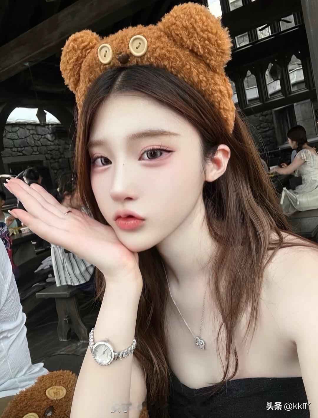 元气满满的一天，从微笑开始！😊✨牛仔裤PK裙子，哪个更受女生青睐 少女感穿搭的