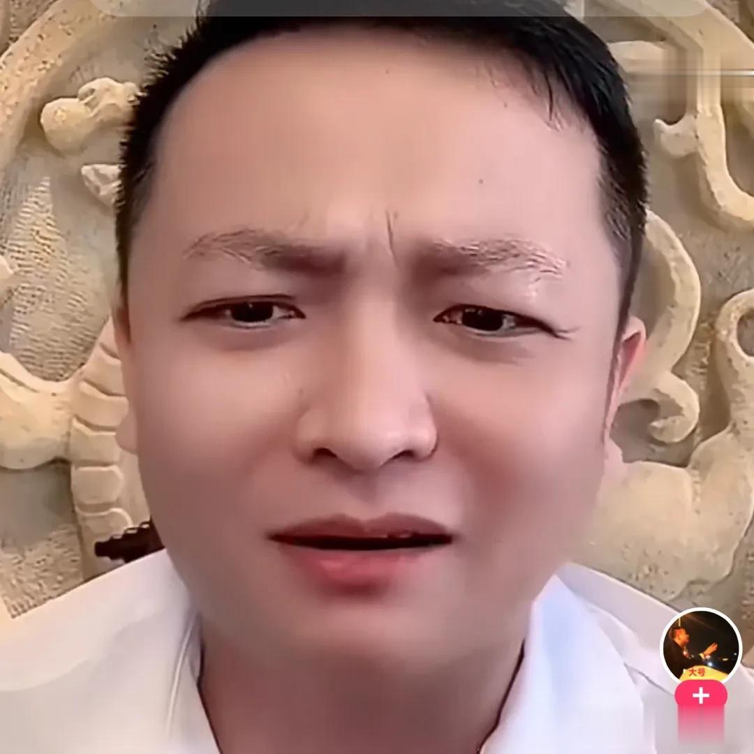 二子爷吐槽二驴身边一帮寄生虫

二子爷回应二驴封号，为什么就忠言逆耳，就永远利不