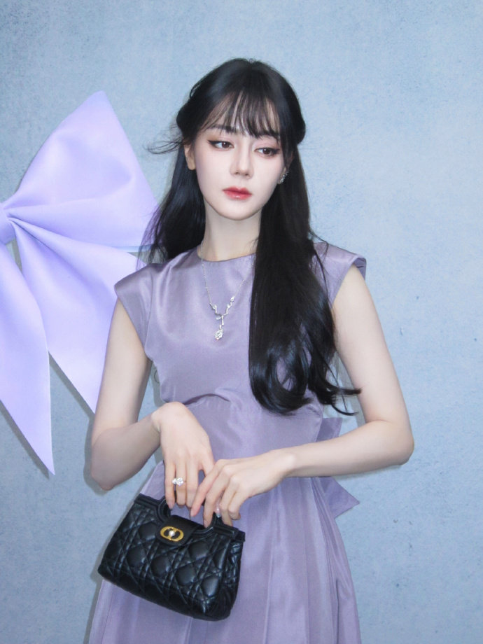 迪丽热巴花漾魅力迪奥小姐香水展星光熠熠 @ Dear-迪丽热巴 出发路透简直不要