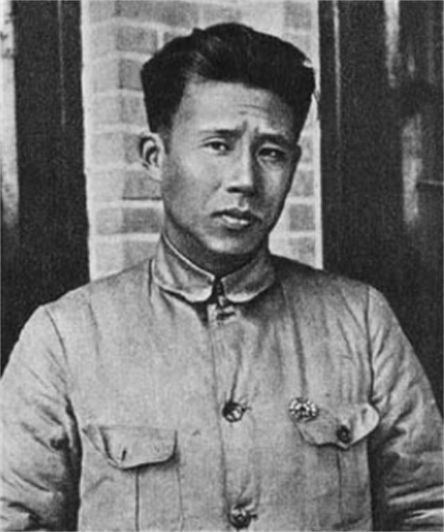 1933年的上海，法租界内。在这个充满了西洋风情与东方韵味交织的城市里，一场关于