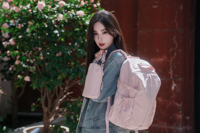 娜扎四月行程图送达 娜扎阳光与温柔 四月行程图送达✈️ 生长的声音轰轰烈烈，花会