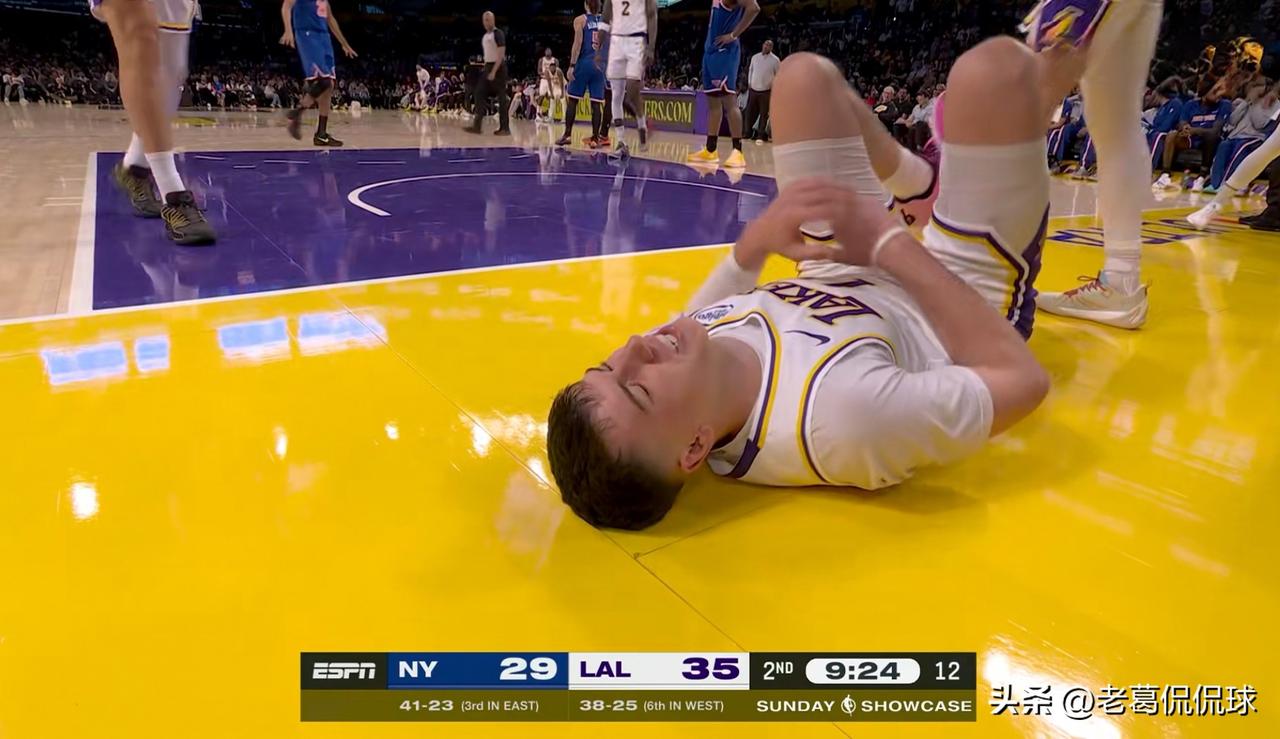 湖人大将拉拉维亚终于不拉胯了！在今天湖人主场以110：97力克尼克斯的比赛中，拉