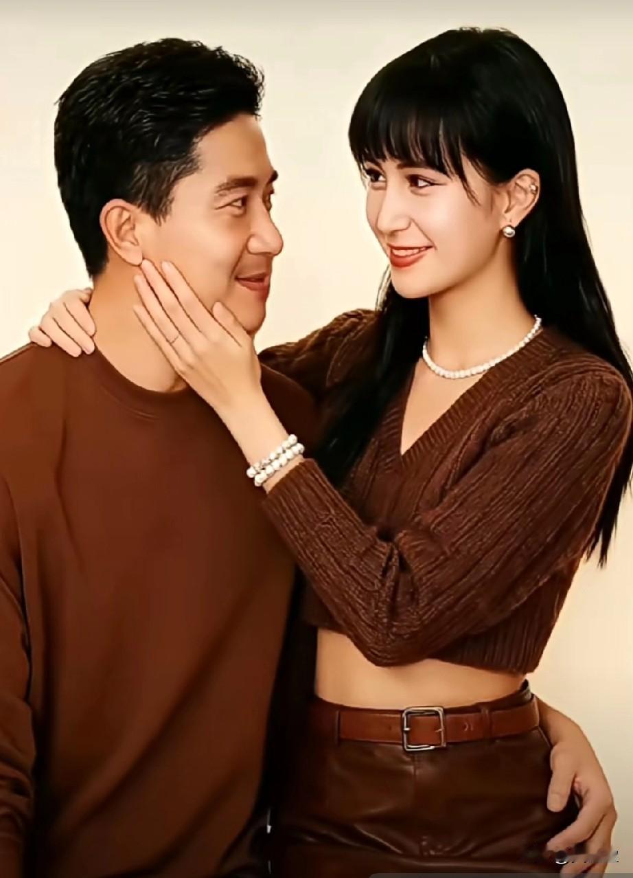 这是何超琼和陈百强罕见写真
何小姐好年轻好靓，越想越可惜。有时想，有钱人家的孩子