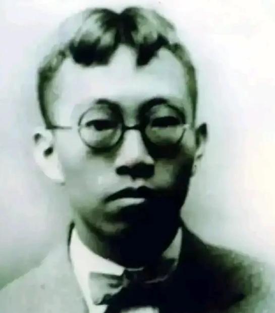 1941年，西方把青霉素列为军事机密，中国老百姓和军人伤口发炎红肿后，往往因为没