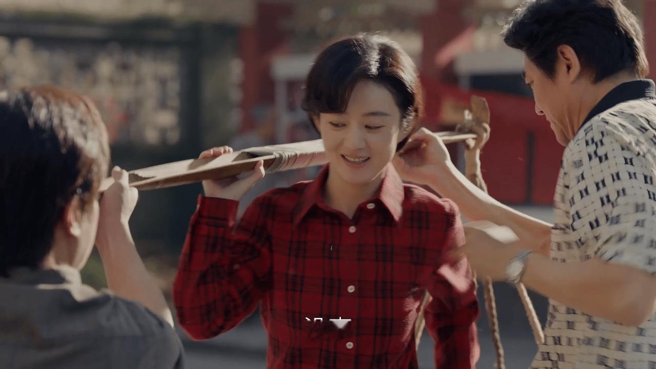 《小城大事》谁看了李秋萍的职场开局不心疼！
李秋萍刚上任就被排挤，忙到半夜食堂却