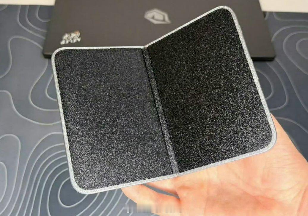 折叠屏iPhone外观实锤折叠iPhone外观被曝光了，看完这个造型，你们觉得定