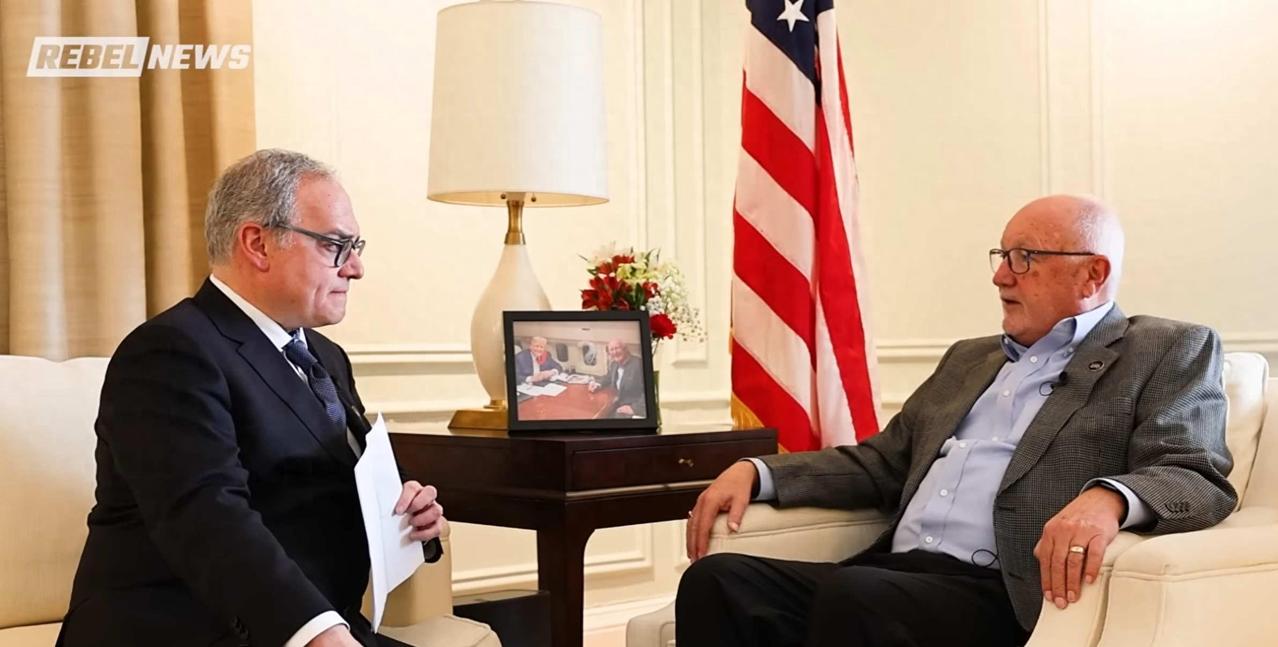 美国猛加关税，死堵中国新能源汽车，想靠贸易壁垒把中国电车拦在北美门外！中国车企没