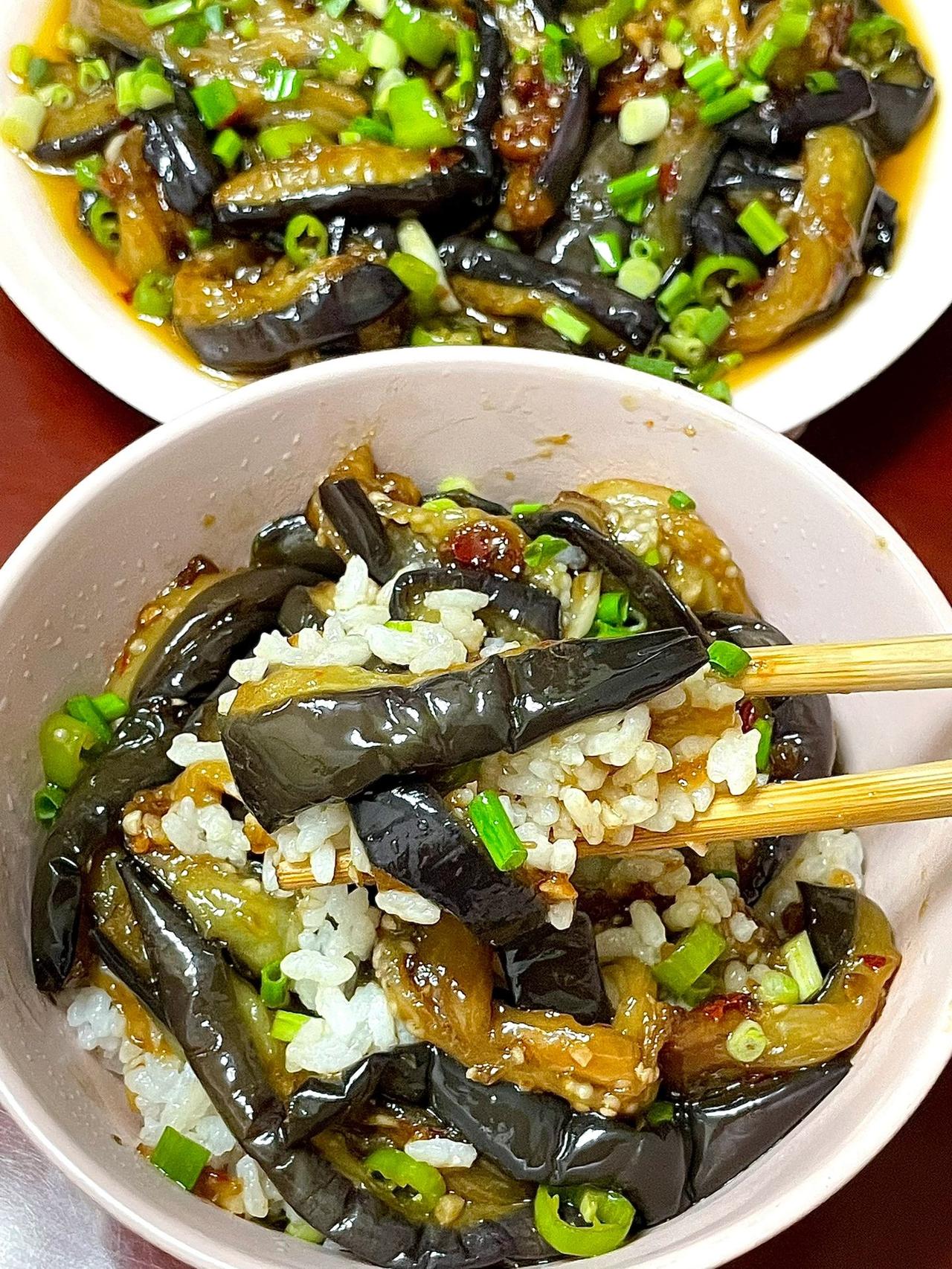 家庭版红烧茄子，这样做真的好好吃！！
真的是太下饭了！这样做红烧茄子，真的好吃

