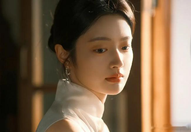 徐若晗还挺适合中式风 明明长了一张韩式脸 ​​​