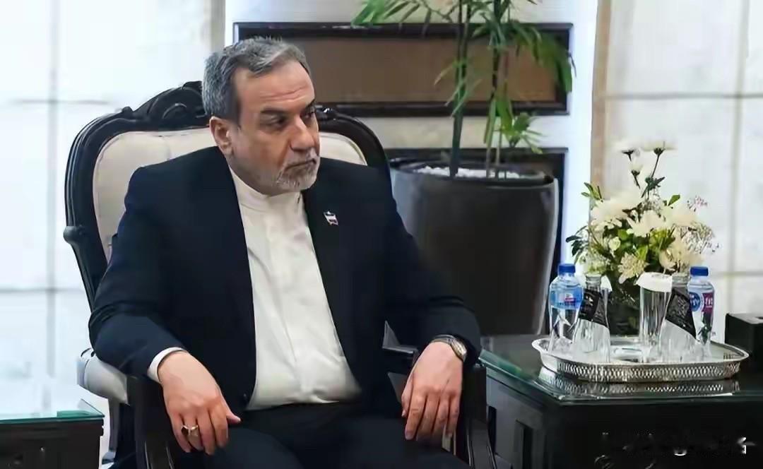 24小时极限反转：霍尔木兹海峡的“开放”只是一场戏？

这可能是史上最短命的“开