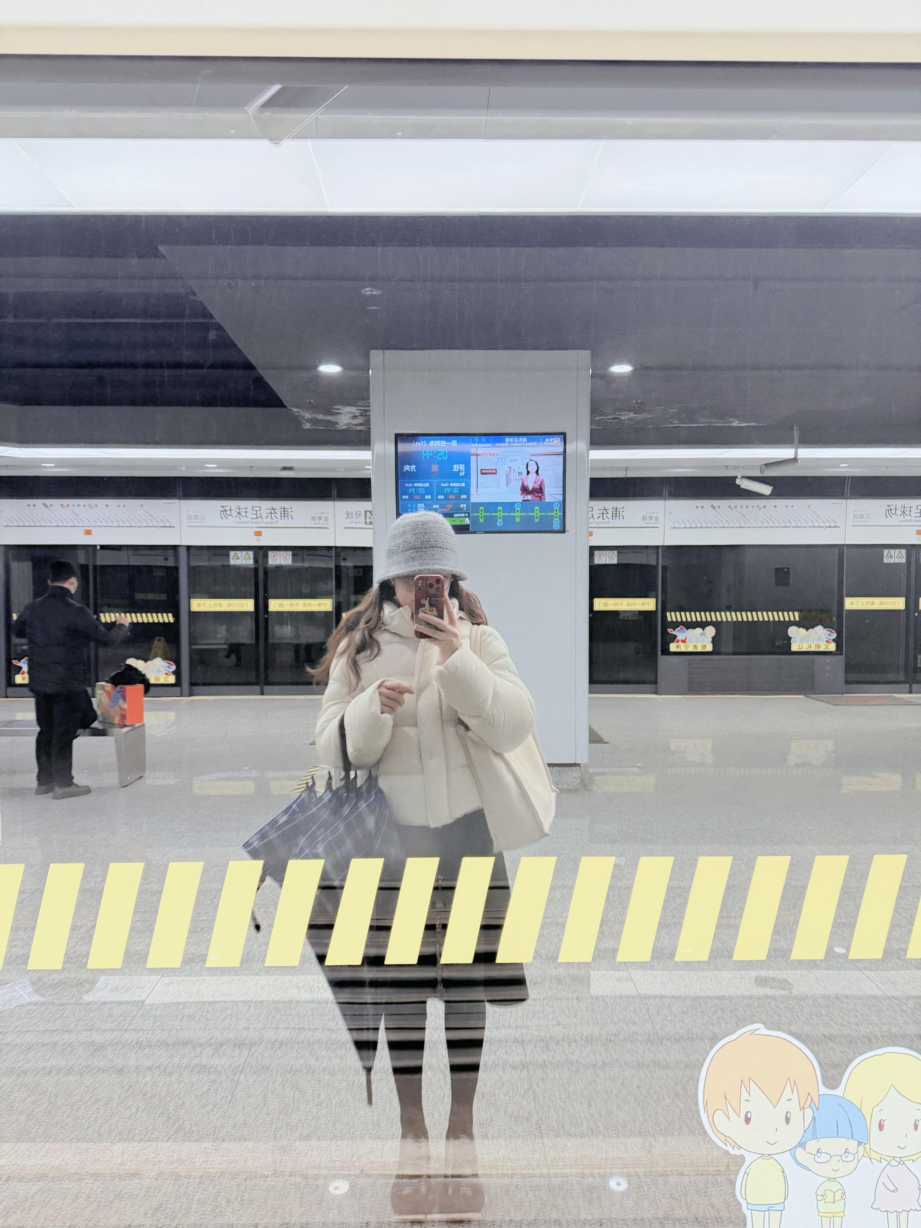 日推歌曲周杰伦的《错过的烟火》 ，很棒 快乐回家 这把湖了的日常