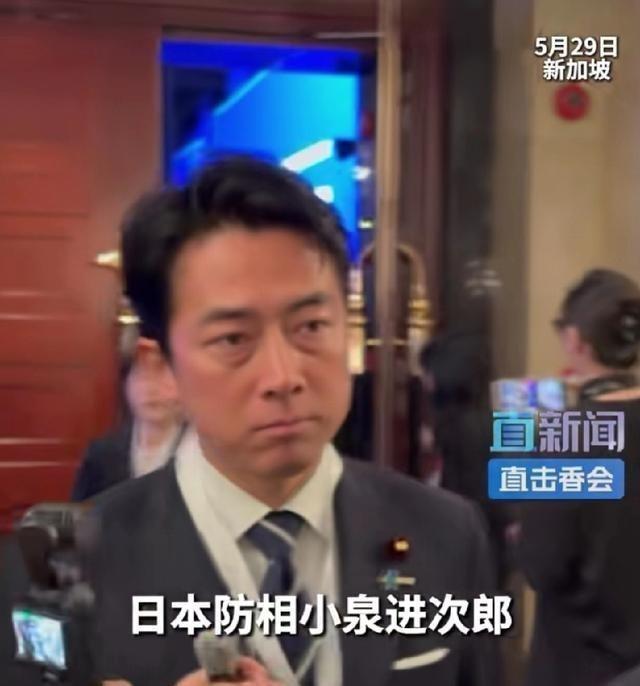 中国记者采访，一言不发，别气，但在接下来的举动中咱们别惯着，首次亮相"香会"的日