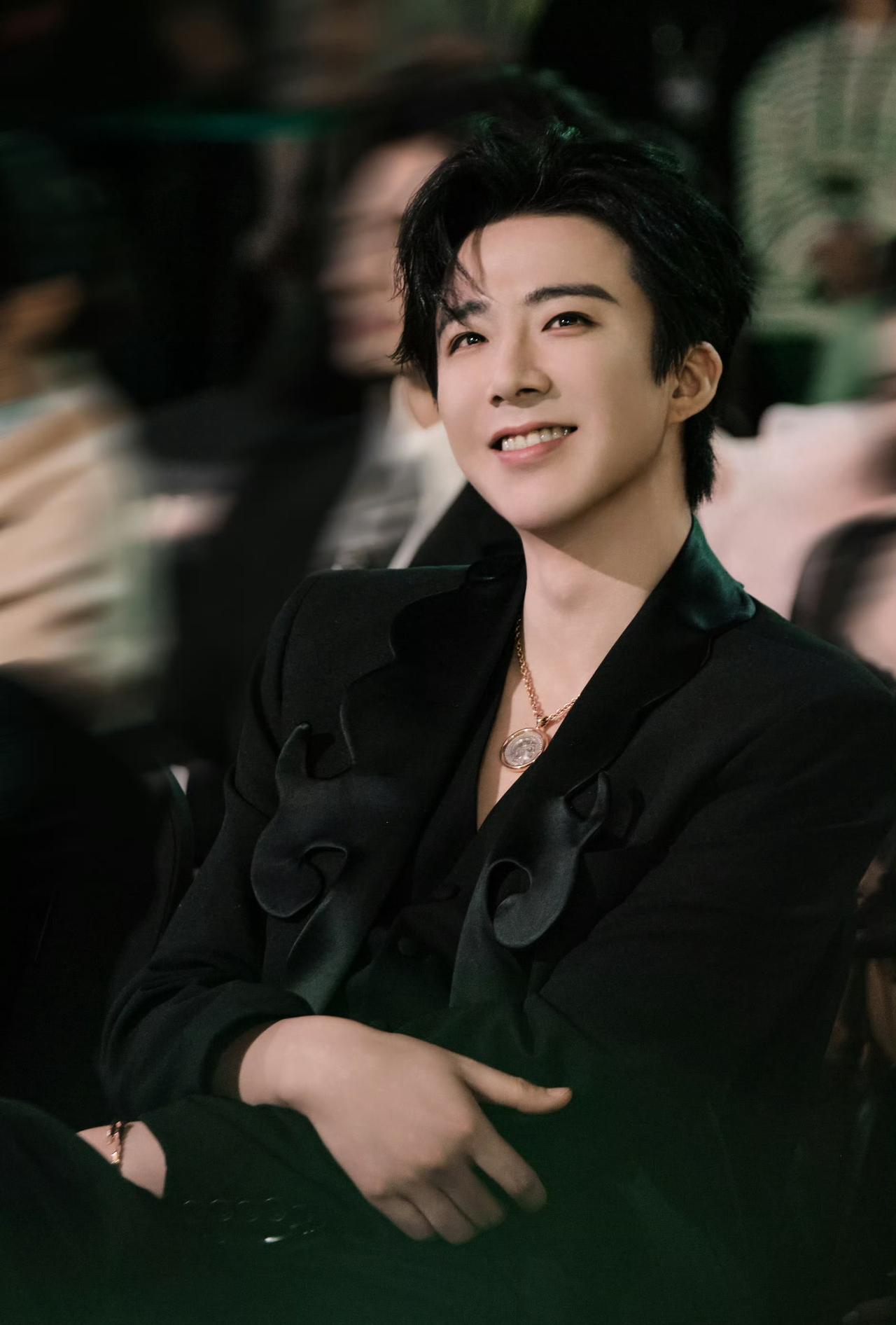 微博之夜微博KING和QUEEN 

只要寧的笑容是發自內心的快樂～我們就會跟著