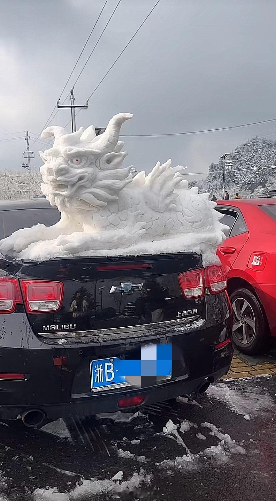 浙江人已经沉迷车载雪雕比赛了 浙江人已经沉迷车载雪雕比赛了，雪雕技术一个比一个牛