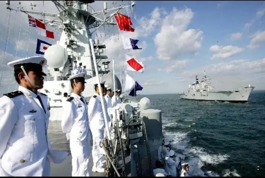 #英舰过航台湾海峡 解放军全程跟监#对流氓讲道理，等于是自取其辱。对付流氓的唯一
