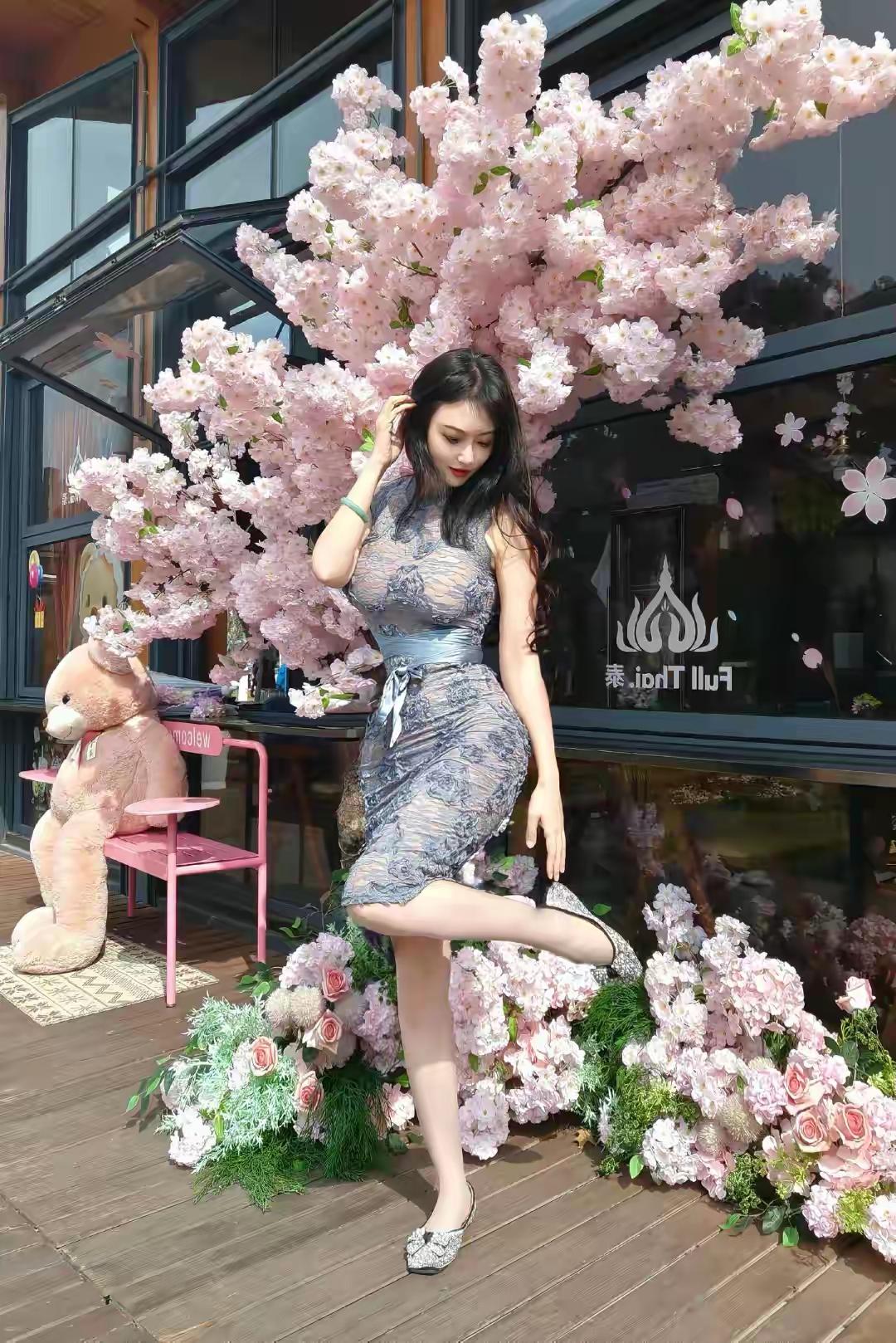 从政需具备的基本特质：
骨头要硬。该担当的时候，绝不能退缩。面对原则问题，要做到