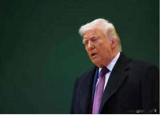 特朗普声称：东大正成功地彻底地接管加拿大。
      当地时间1月25日，美国