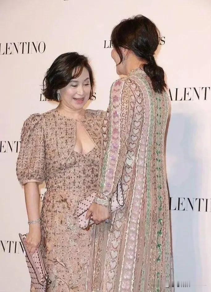 何超琼，这位豪门千金，真是哪哪都不会输！在爱情里，她永恒专一；在商业帝国中，她独