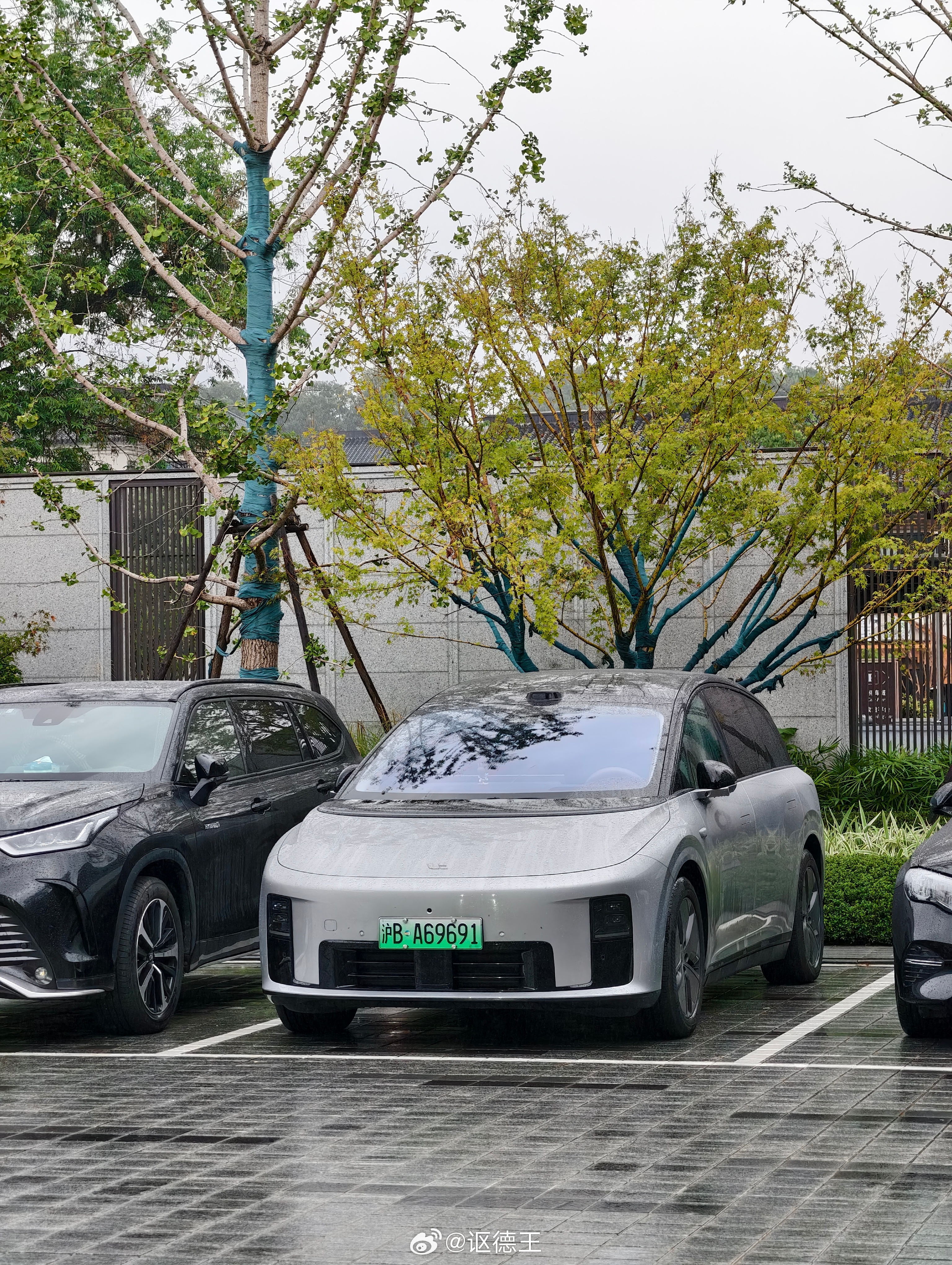 i系列前脸未来感还是挺足的，十年后也不过时，这就是前瞻性设计[酷]，相信i系列会