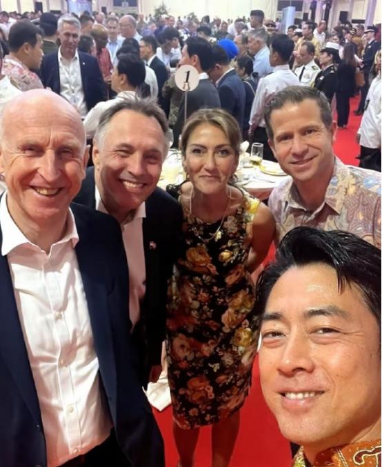 香格里拉对话会结束，新加坡宴请各国官员：菜品一上来就知道完了！
 
6月1日，新