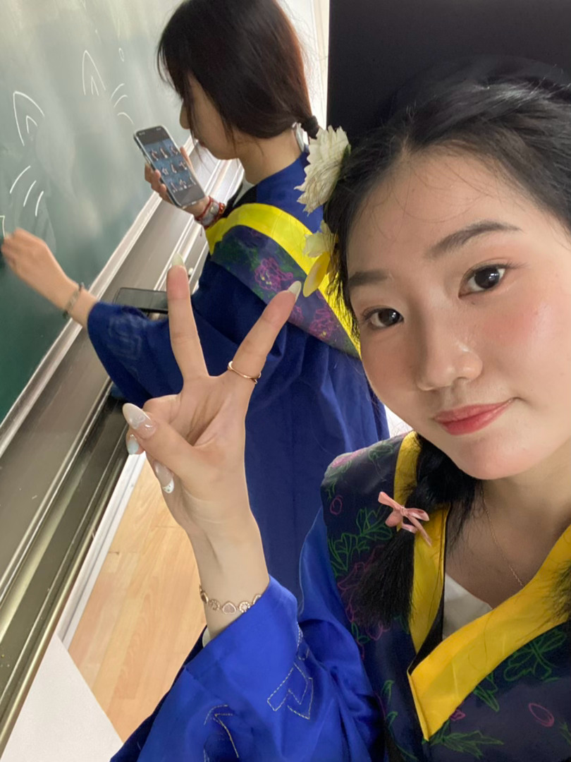 原图直出了 参与朋友的毕业典礼