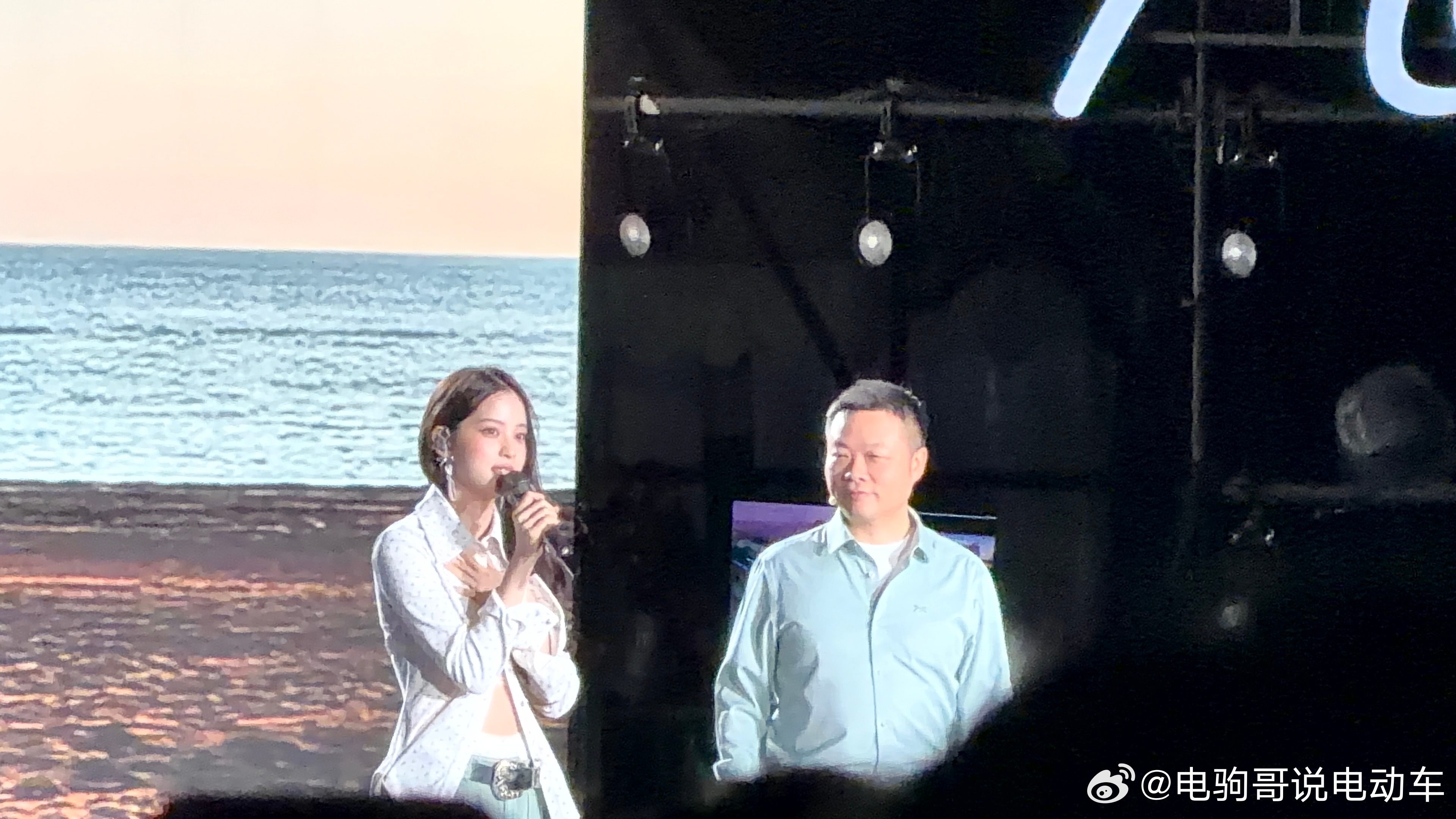 新款小鹏Mona m03是真懂年轻人想要啥，我就说两个升级点：第一是20个扬声器