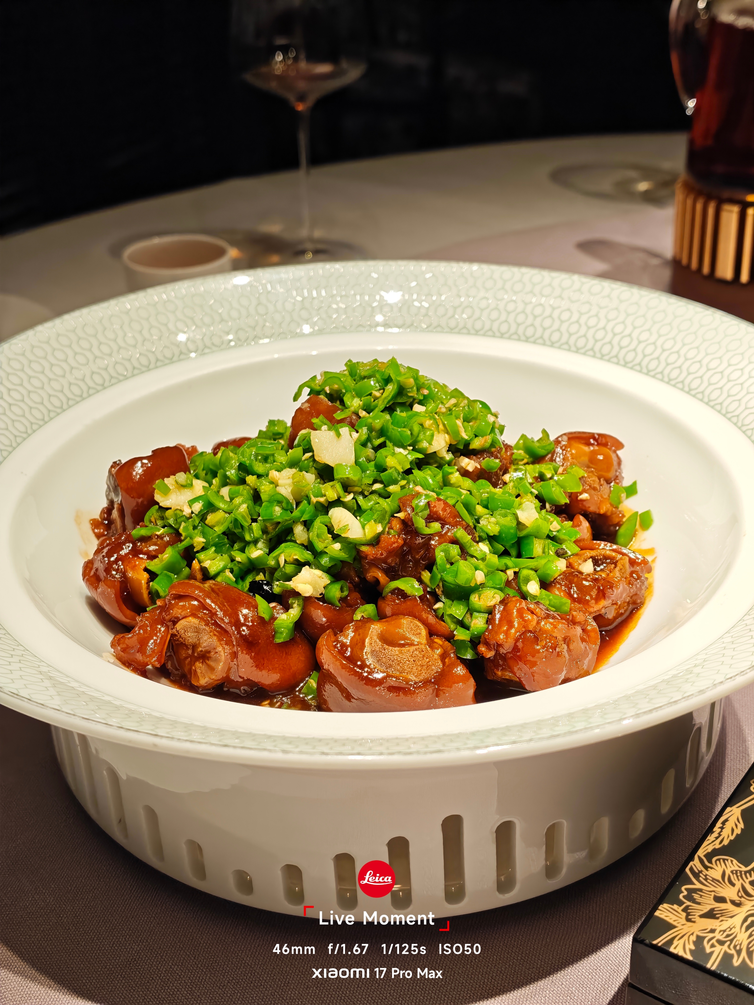 广州的熹岳湘菜，出品和环境确实不错。不是本地人带路我都不知道这家店，猪手好吃，炒