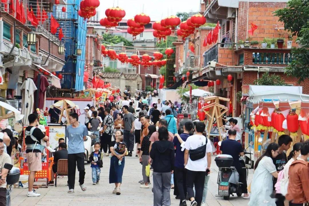 #福建洛江文旅市场多点开花# 国庆期间，福建泉州洛江区文旅市场火热，文旅消费供需
