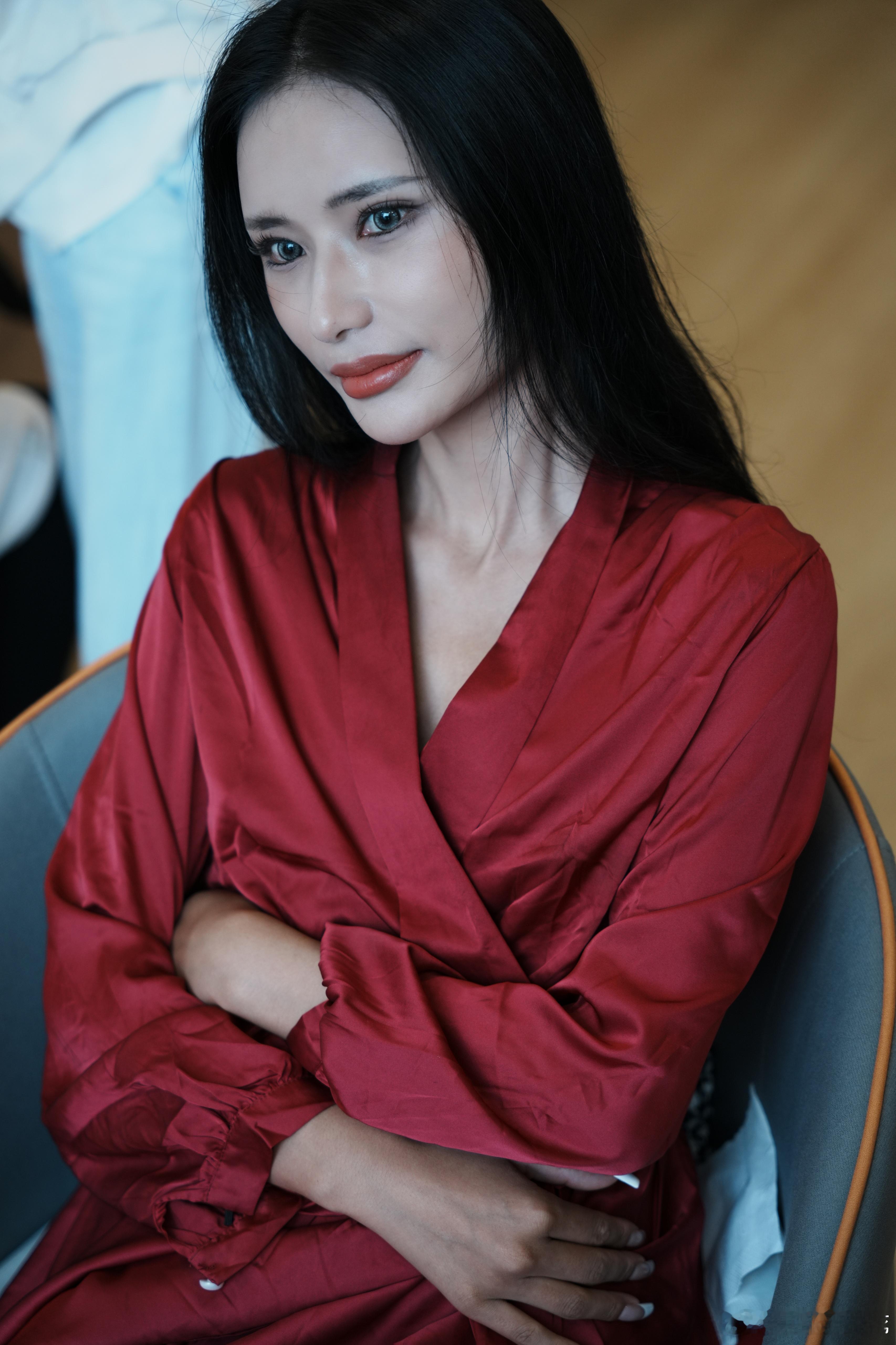 更……下次回丽江一定要去找这个摄影师，这原图直接拿捏我[哈哈][哈哈][哈哈]#