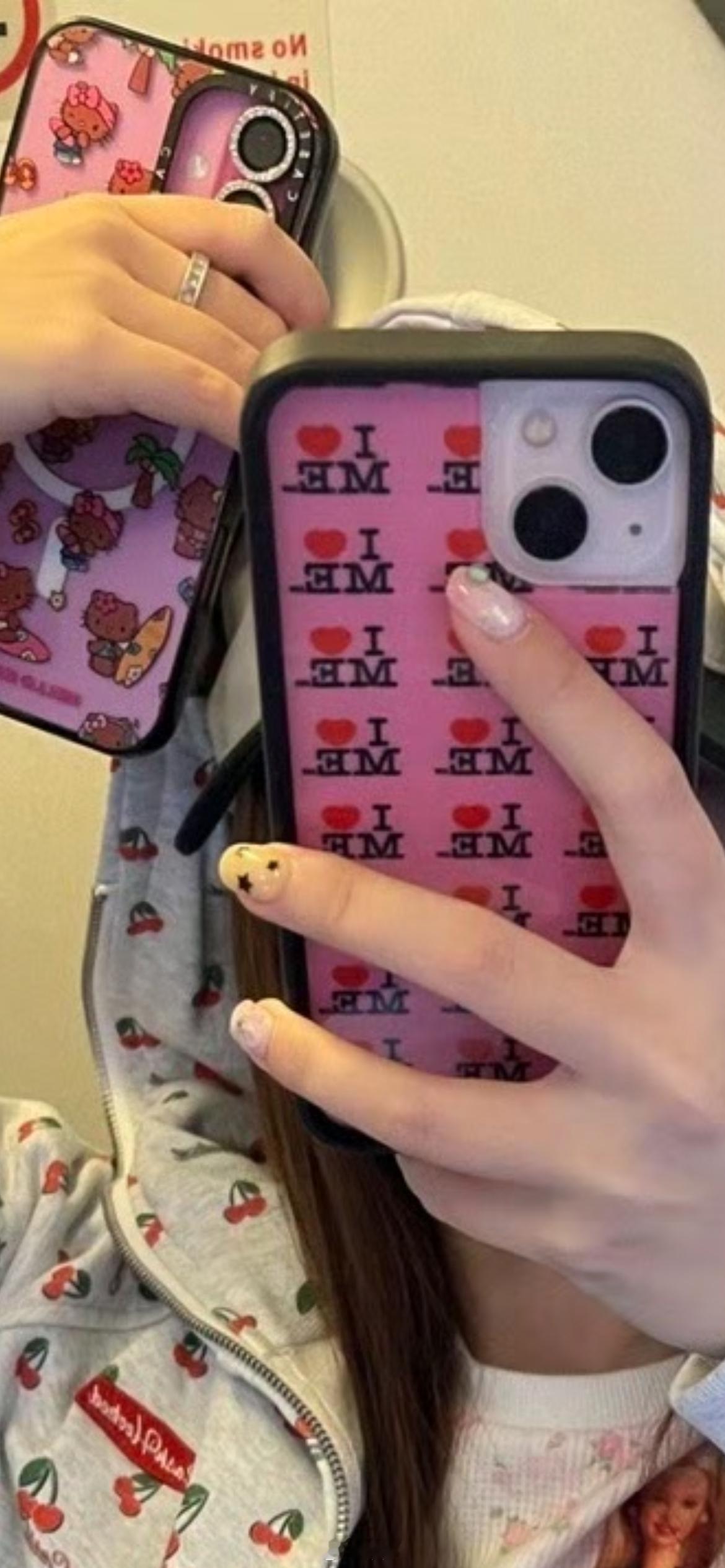 难得刷到一个好看的小姐姐只喜欢用标准版iPhone！ 