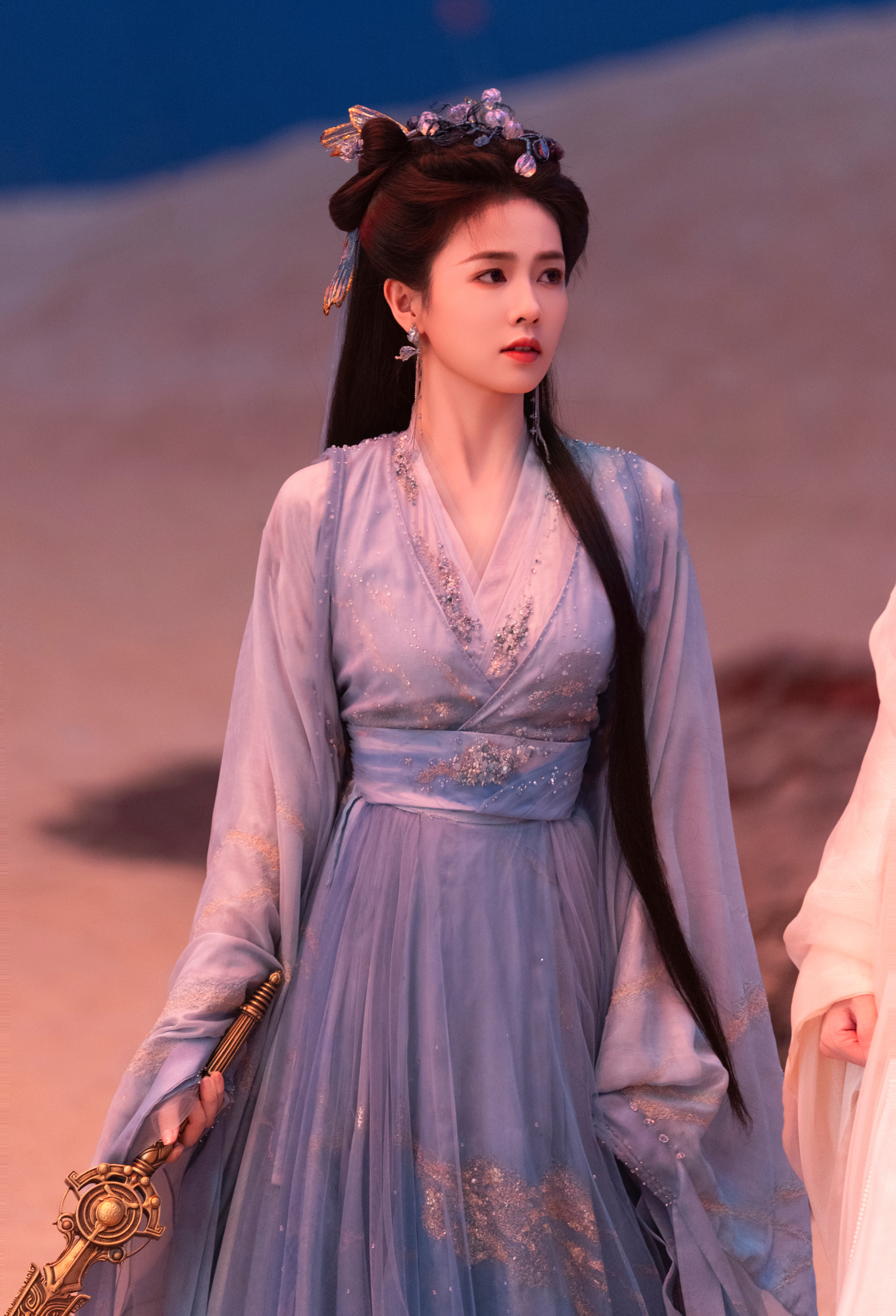 白鹿新剧武力天花板破案疯批款白鹿在复制粘贴的时代，你是手写的诗