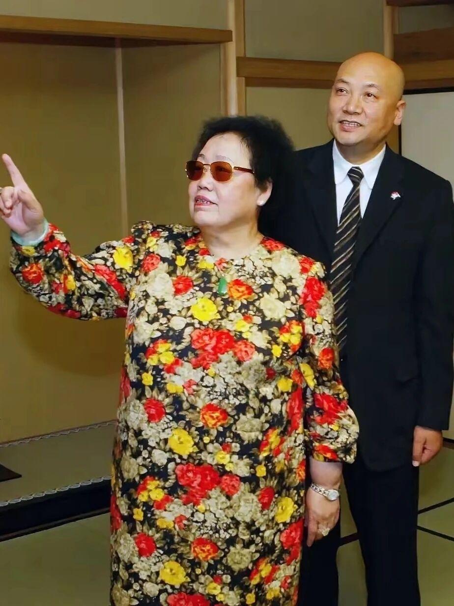 唯一得到唐僧的女人，追男人的方法太高明！

这个幸运的女人叫陈丽华，和唐僧扮演者