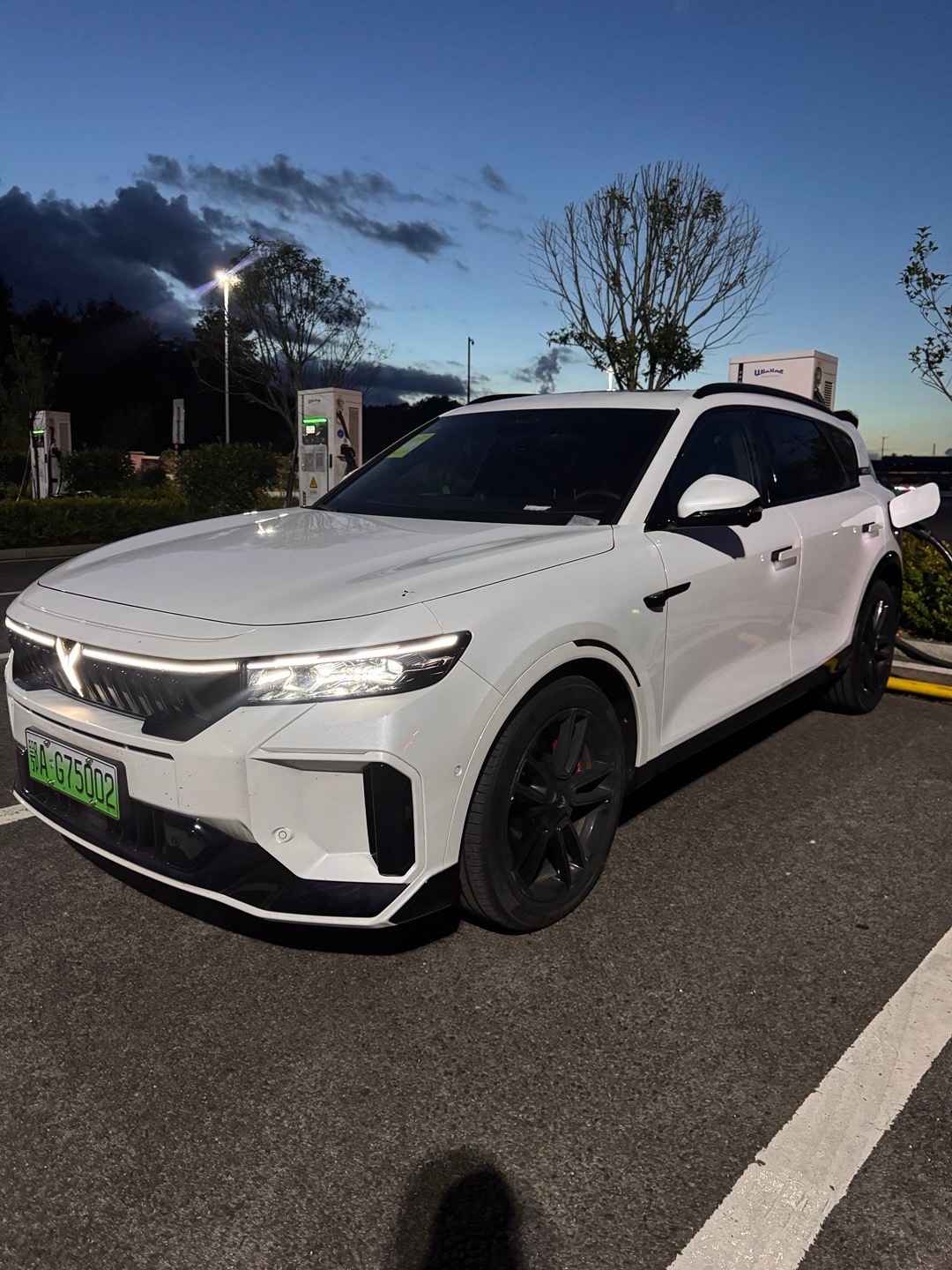 岚图FREE充个电🚗快发一下你们的晚餐馋馋我吖我还有120km到达榕江！  ​