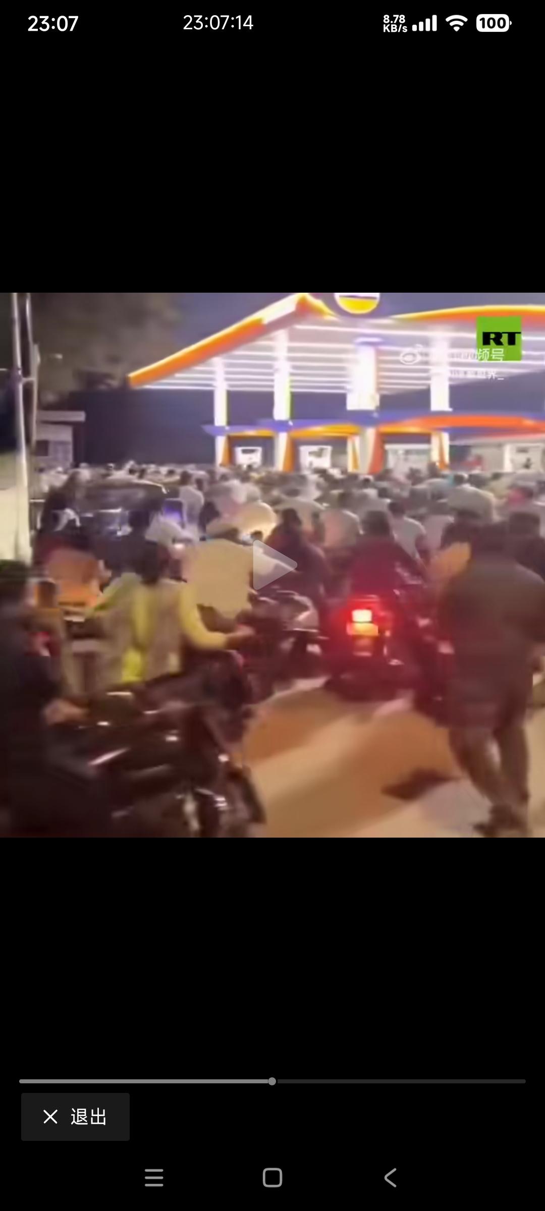 2026年3月25日起，印度多地加油站出现大规模排队现象，孟买、海德拉巴、艾哈迈