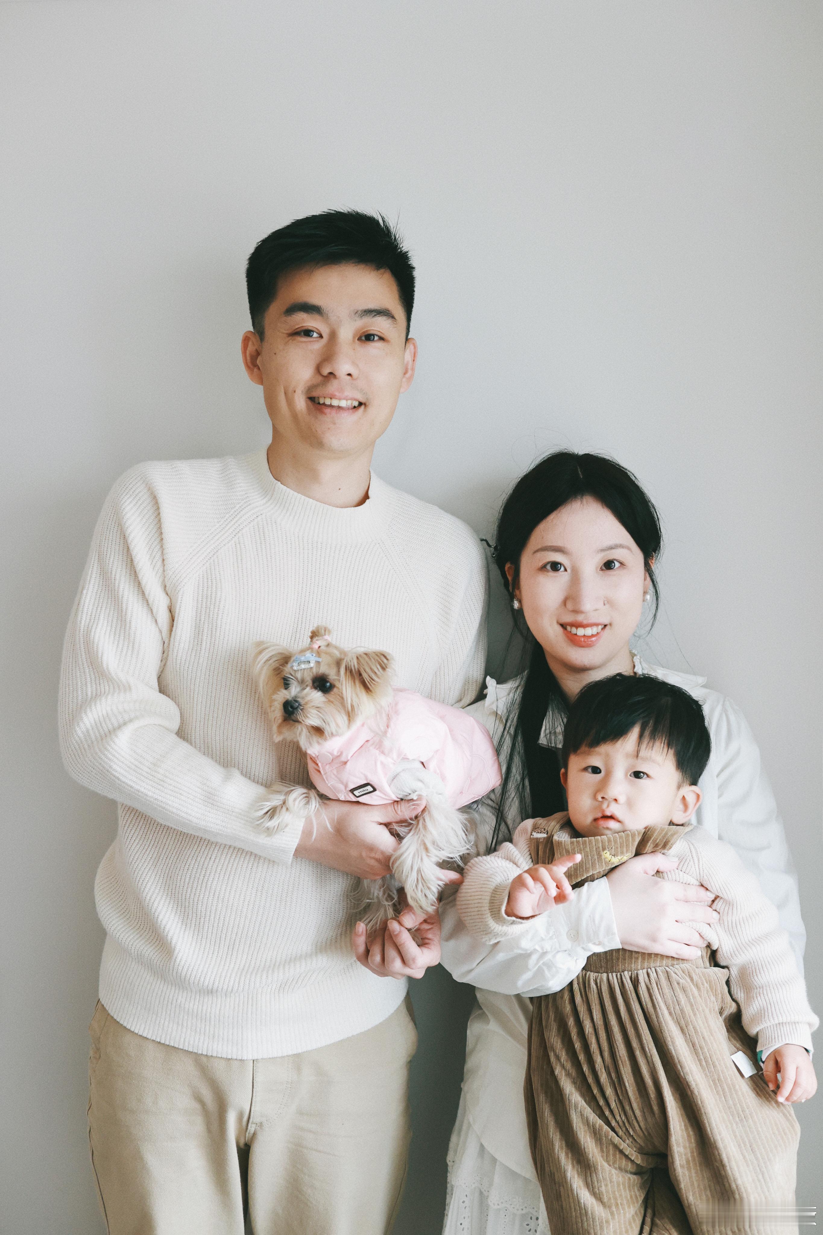 这张是拍孕照的时候就想着，关于时间与爱。留个位置给宝宝到时候再拍一张，实现啦~（