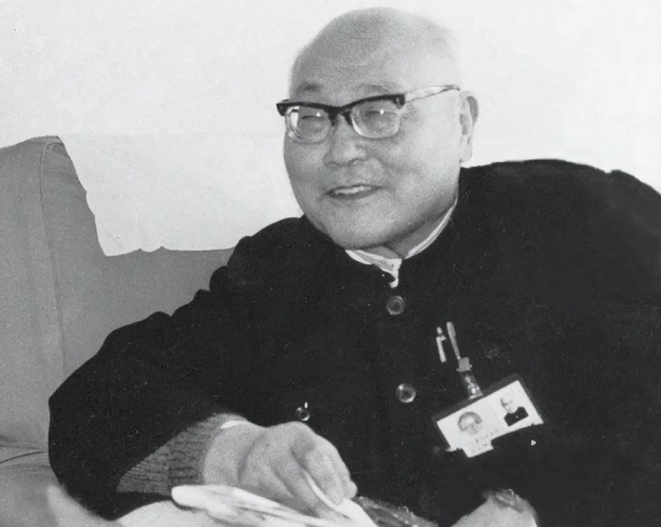 解放后，对孙铭九处理争议大，层层上报后，上级：给他安排份工作。解放后，新中国对于