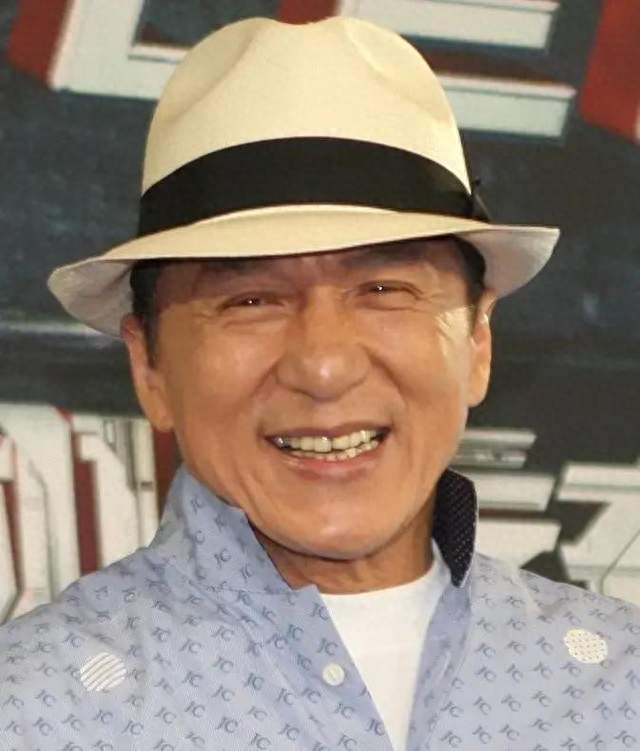 成龙72岁还在还年轻时的透支账，体检单上的箭头也是这么来的