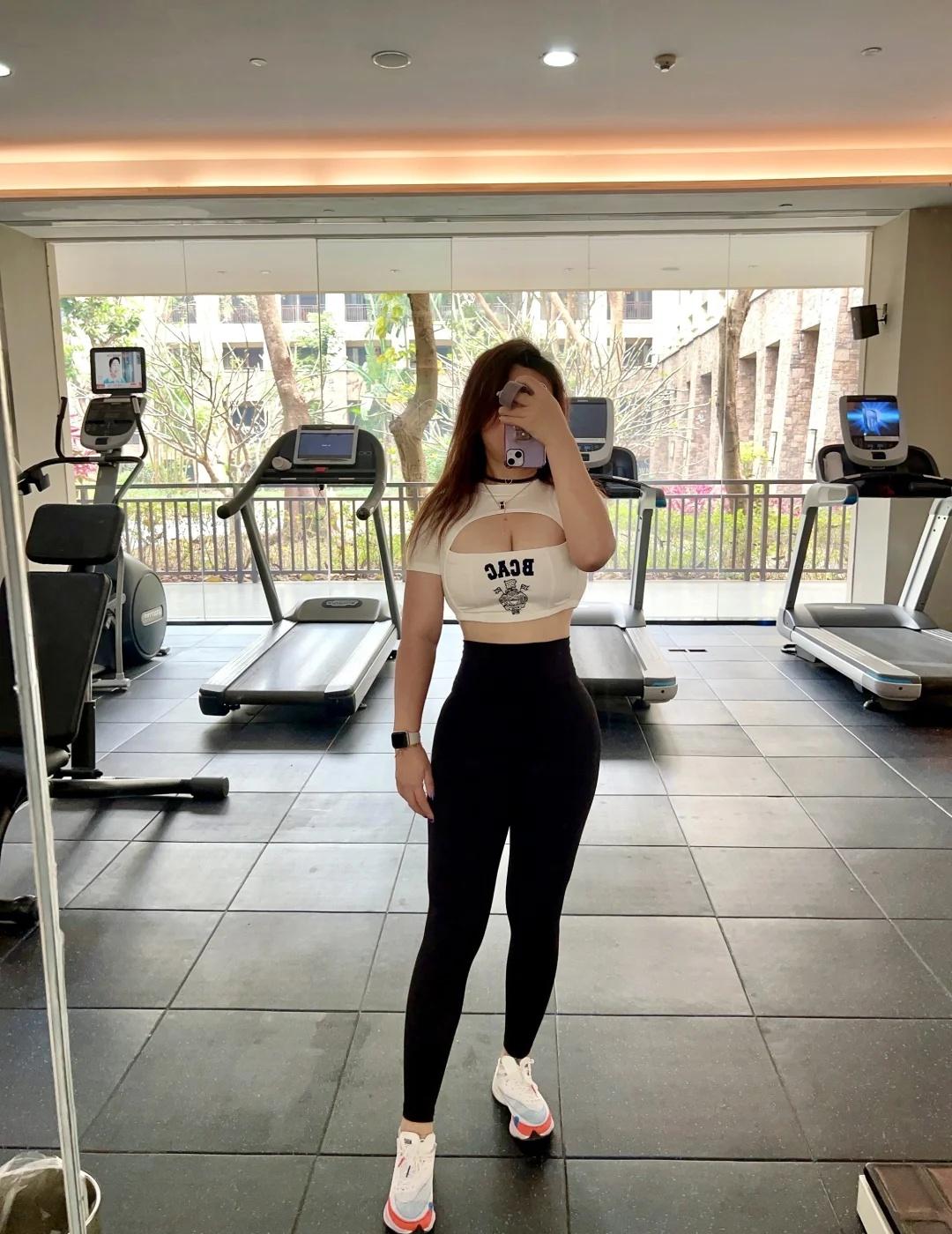 健身房自拍，即拍即走～