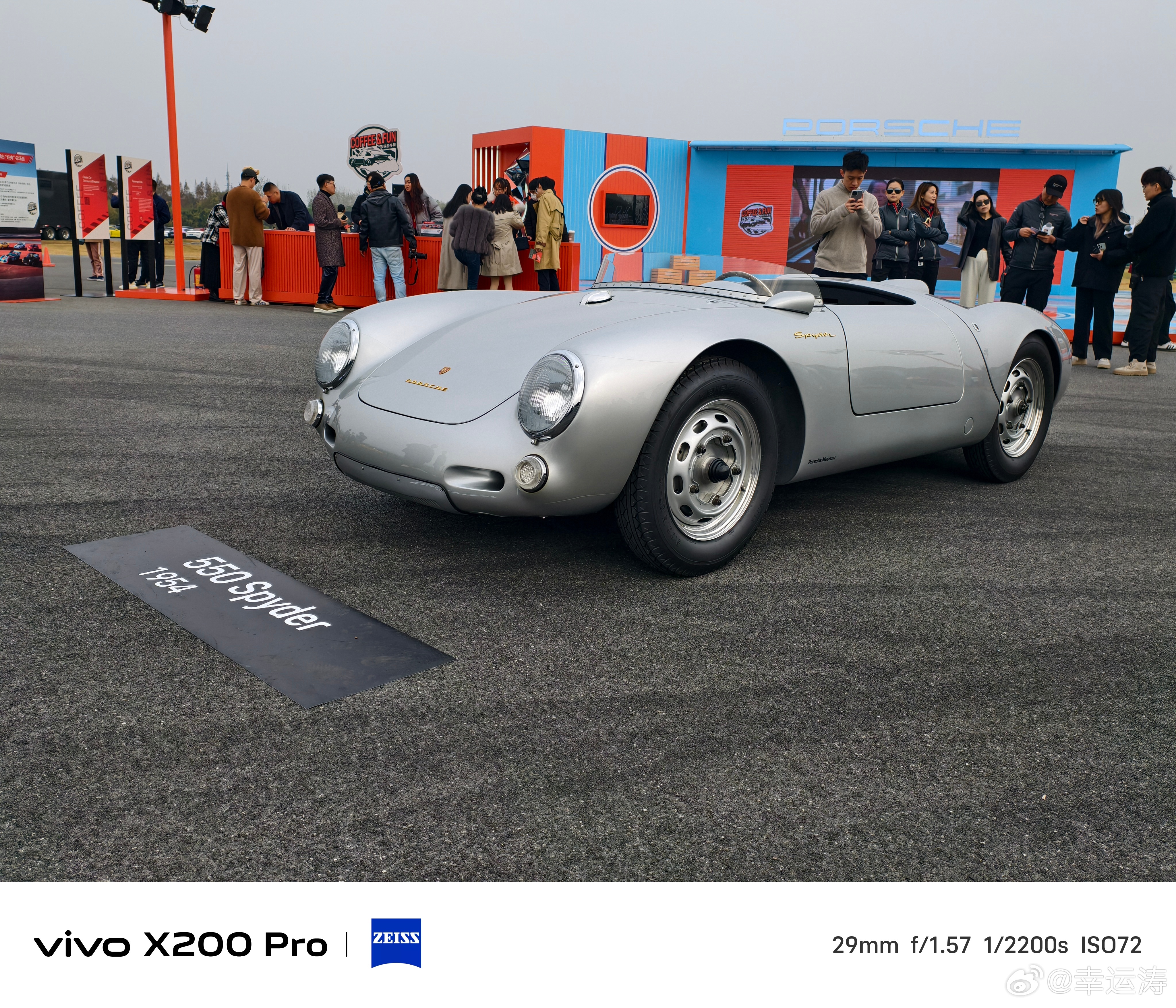 还能看到1954年保时捷首款赛车550 Spyder 绝了！！稀有品，据说还有个