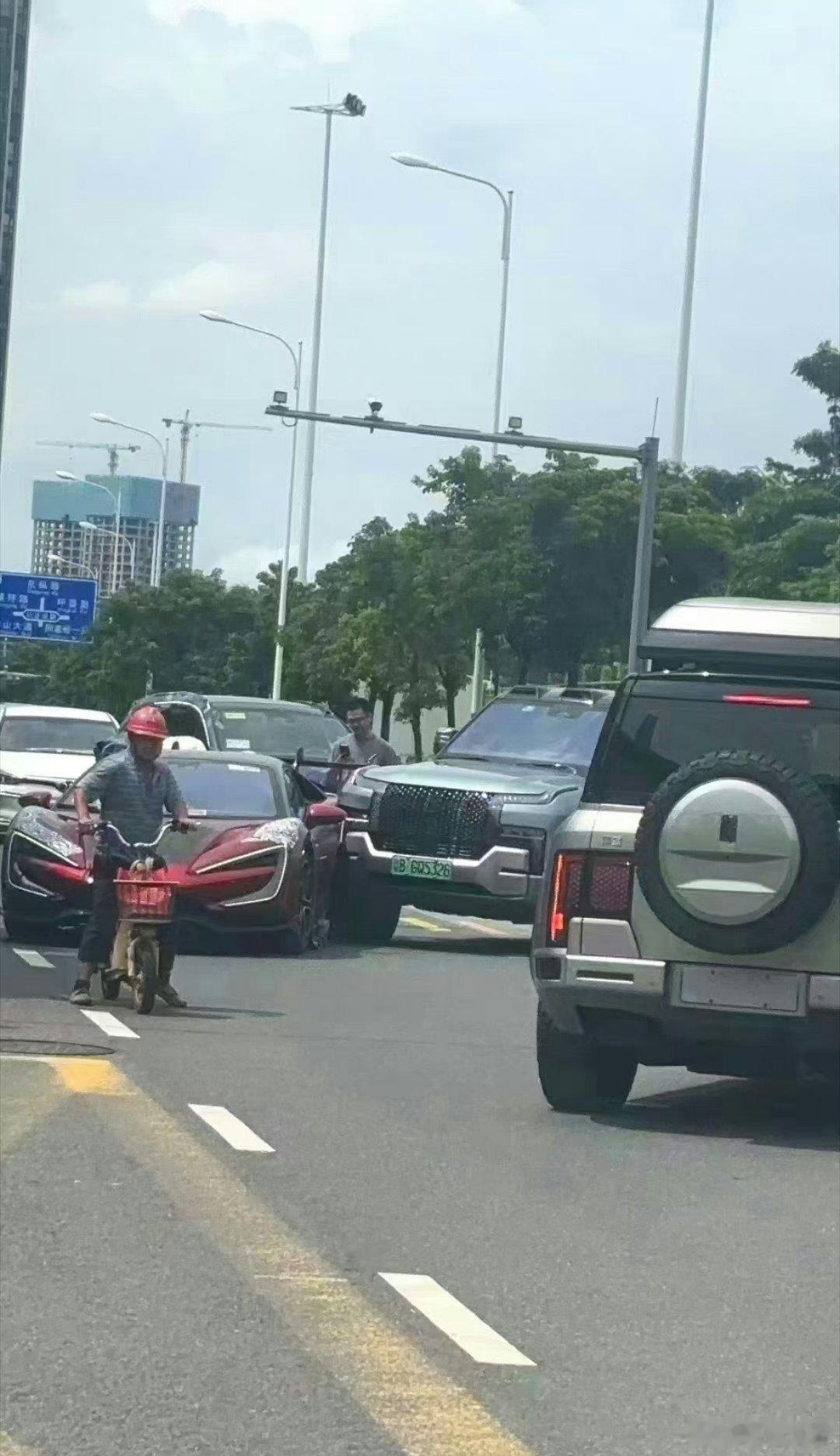 仰望U8是不是也想冲一下极速挑战，想跟仰望U9比一下速度？[笑cry]#超跑[超
