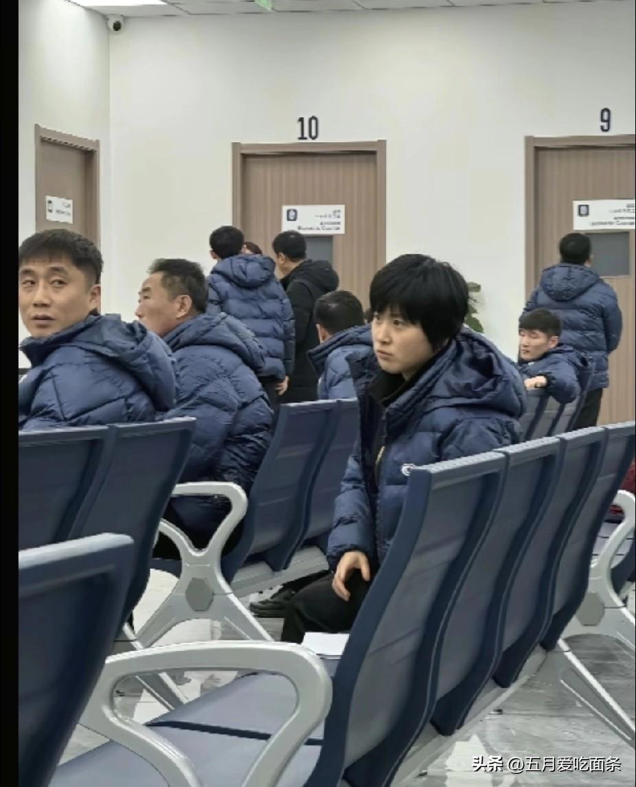 朝鲜队已经在北京开始办签证了，准备去英国世乒赛的签证。上个礼拜朝鲜队才到中国来，