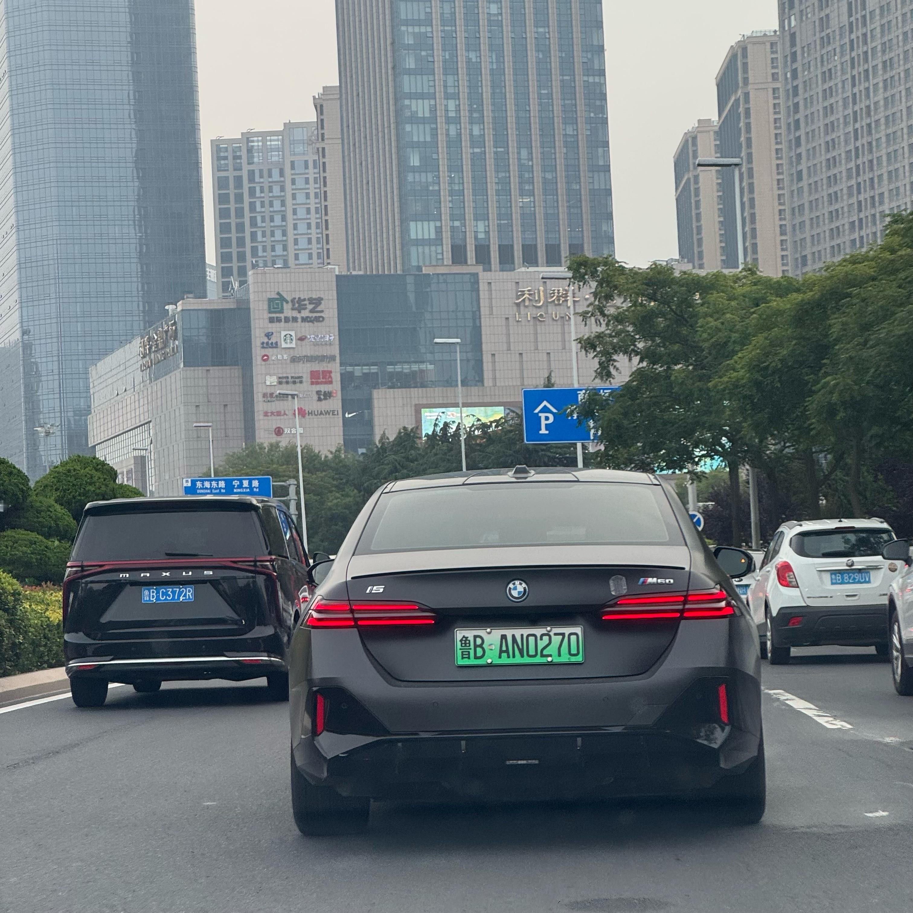 最近有意思的车 i5 m60 新领航员 macan ev yu7都第一次见国内稀
