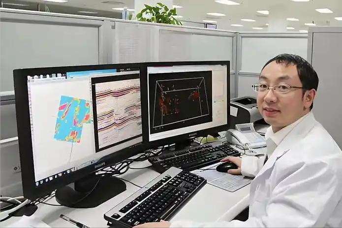 美国的阳谋！一边打压华人，一边疯抢中国AI天才，太会算。美国的算计有多狠？一边大