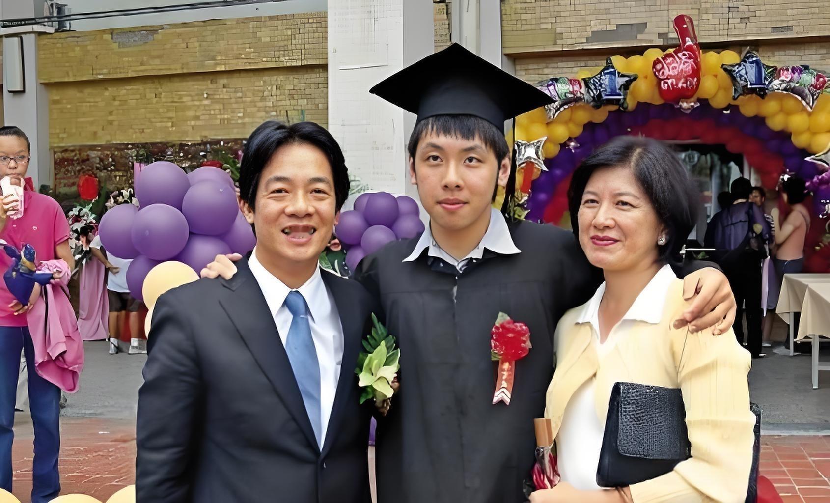 赖清德某人自己还在美国呢，口号喊得震天响，真打起来他肯定第一个跑路。 