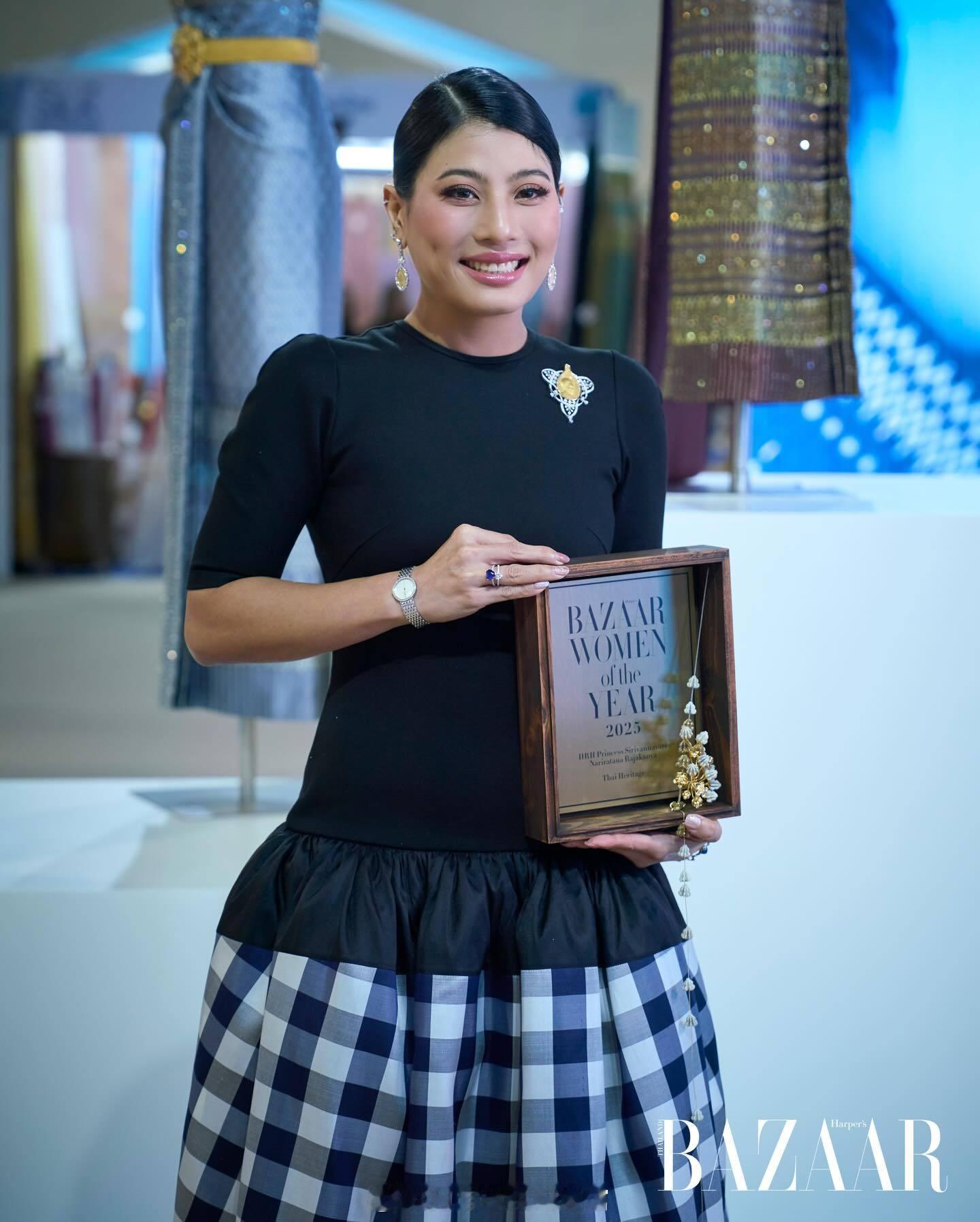 王室王室泰国王室镇宅 2025年12月3日，镇宅继续出席丝绸节的活动。 