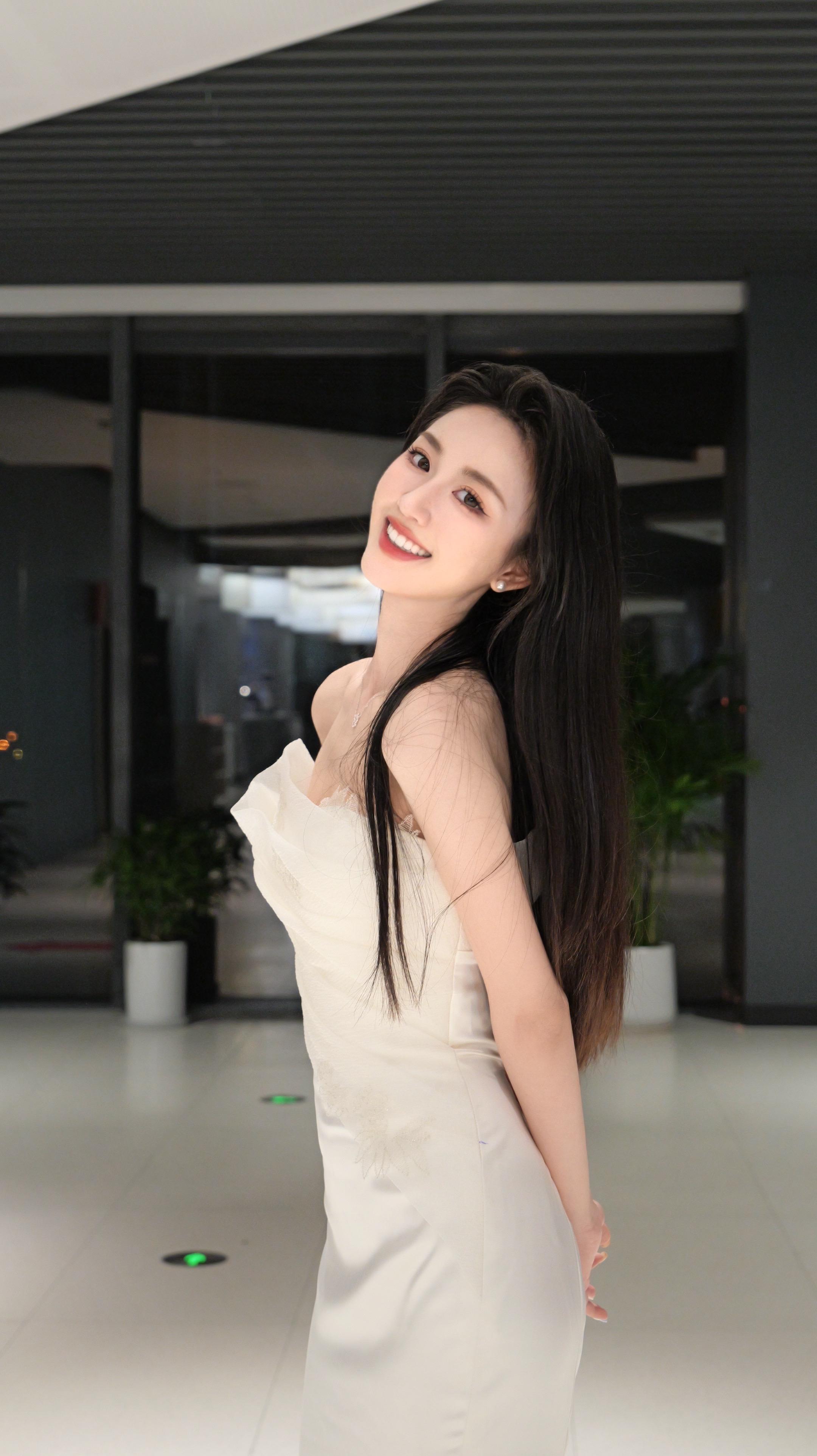 歌手2025揭榜赛又来啦 今晚见呀！这次也是小白裙嘿嘿