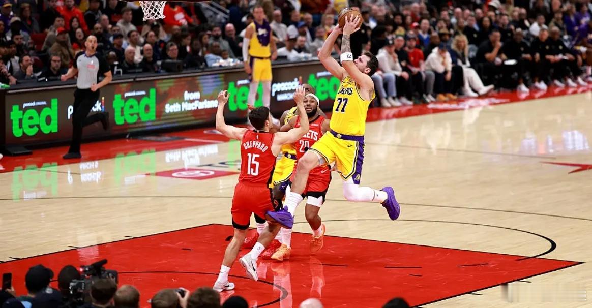 东契奇36+6+4+2杜兰特7失误 湖人险胜火箭北京时间3月17日，NBA常规赛